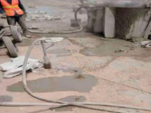 沂水水泥混凝土路面板底注浆技术 路面脱空注浆整治方案